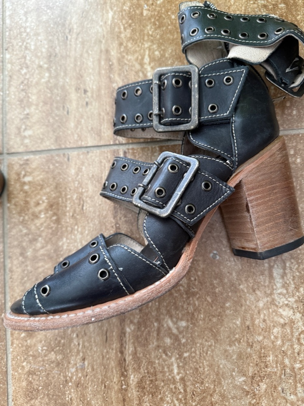 freebird Black  Blake Grommet-Strap Block-Heel Sandals - Picture 3 of 8